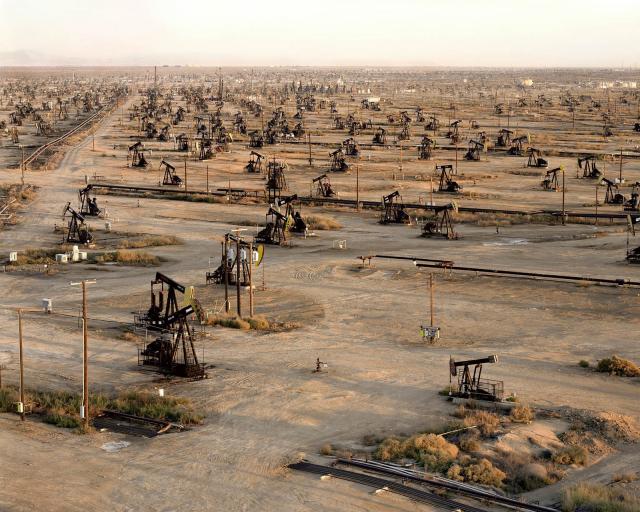 Oil Fields, photo Edward Burtynsky 