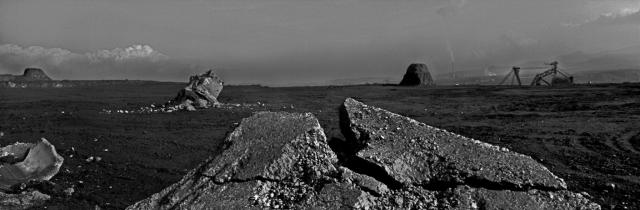 Josef Koudelka:Black Triangle (Ore Mountains). 1992. Bývalý Jeniřův újezd, skrývka